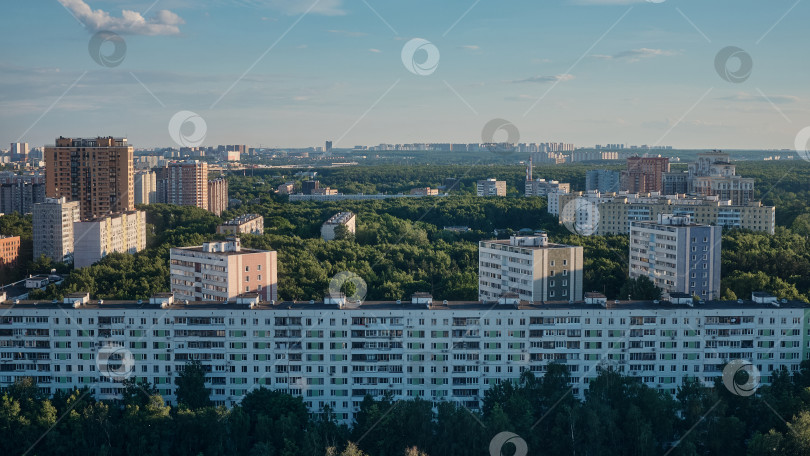 Скачать Панорама городского спального района с многоэтажными домами, Москва фотосток Ozero
