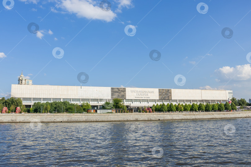 Скачать Новое здание Третьяковской галереи на Крымском Валу в Москве летом. Июль 2026 фотосток Ozero