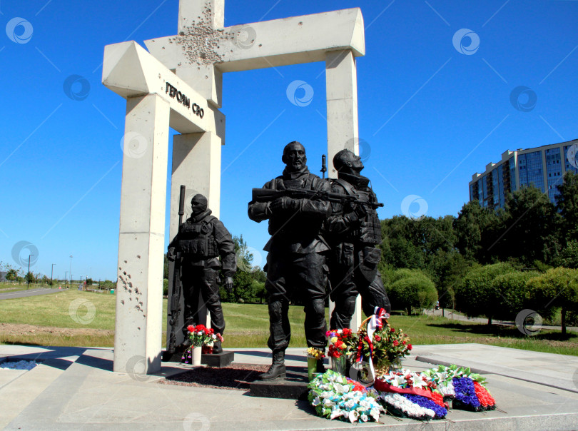 Скачать Памятник героям СВО в парке Оккервиль в Кудрово. фотосток Ozero