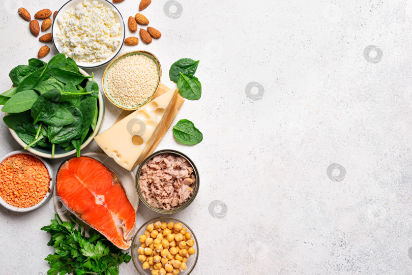 Скачать Продукты, содержащие кальций. Натуральные продукты, содержащие кальций. фотосток Ozero