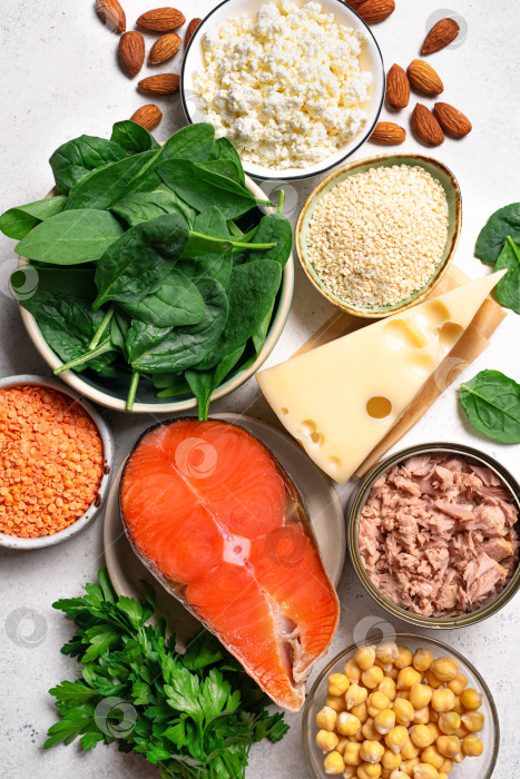 Скачать Продукты, содержащие кальций. Натуральные продукты, содержащие кальций. фотосток Ozero