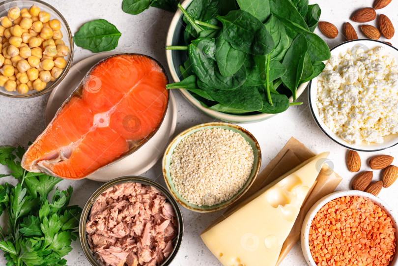 Скачать Продукты, содержащие кальций. Натуральные продукты, содержащие кальций. фотосток Ozero