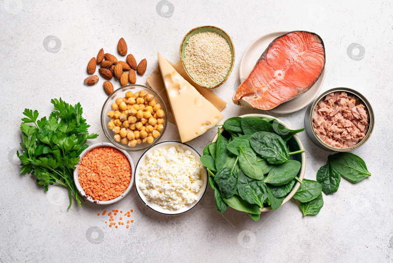 Скачать Продукты, содержащие кальций. Натуральные продукты, содержащие кальций. фотосток Ozero
