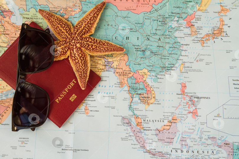 Скачать Концепция путешествия на фоне карты.  путешествие в Азию. фотосток Ozero