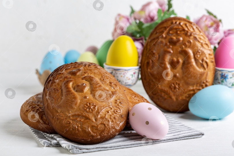 Скачать Пасхальный тисненый пряник крупным планом. фотосток Ozero