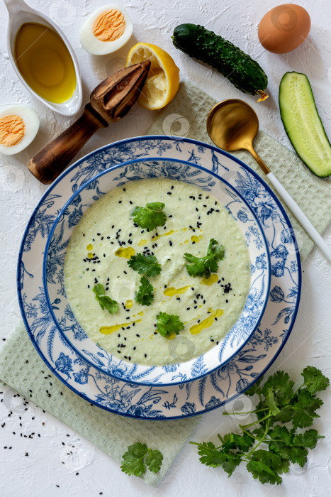 Скачать Холодный огуречный суп. фотосток Ozero