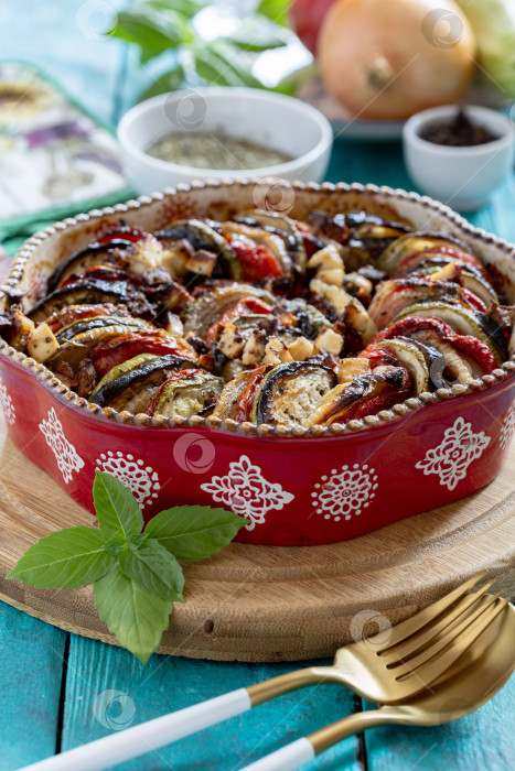 Скачать Летнее овощное блюдо провансальской кухни. фотосток Ozero