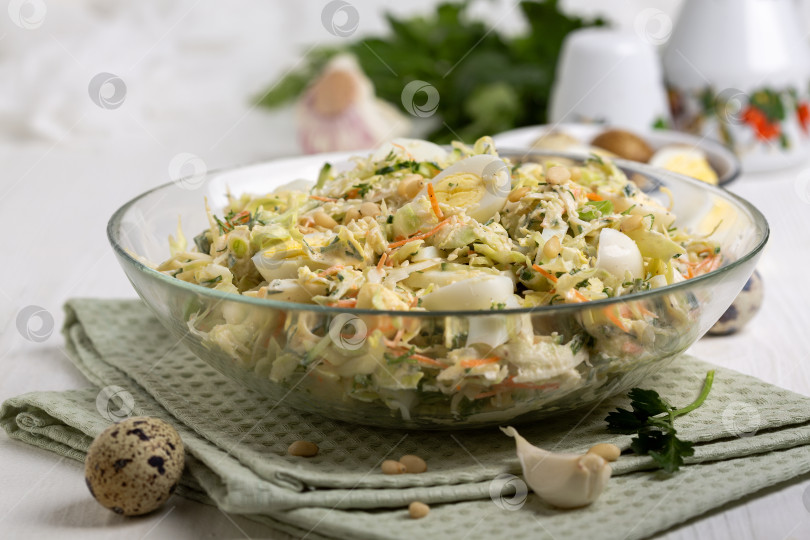 Скачать Овощной салат с яйцами. фотосток Ozero