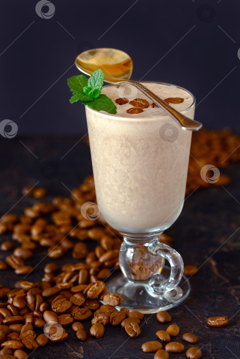 Скачать Смузи Coffee Delight В Стакане. фотосток Ozero