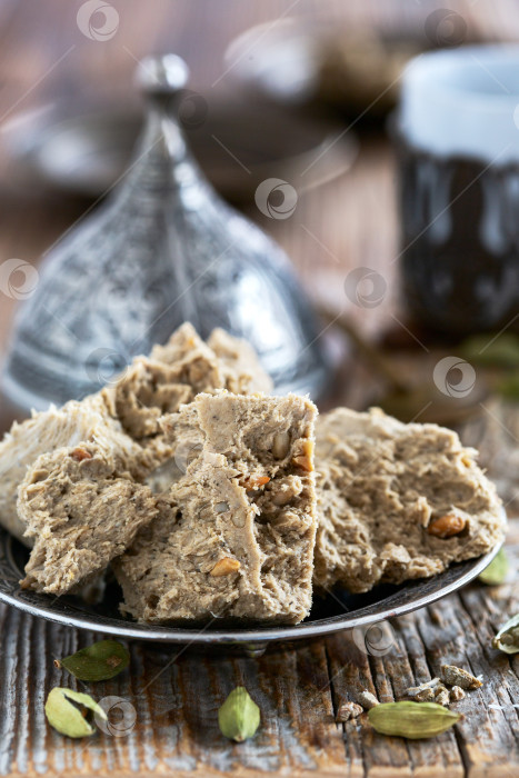 Скачать Вкуснейшая халва с орехами и семечками подсолнечника. фотосток Ozero