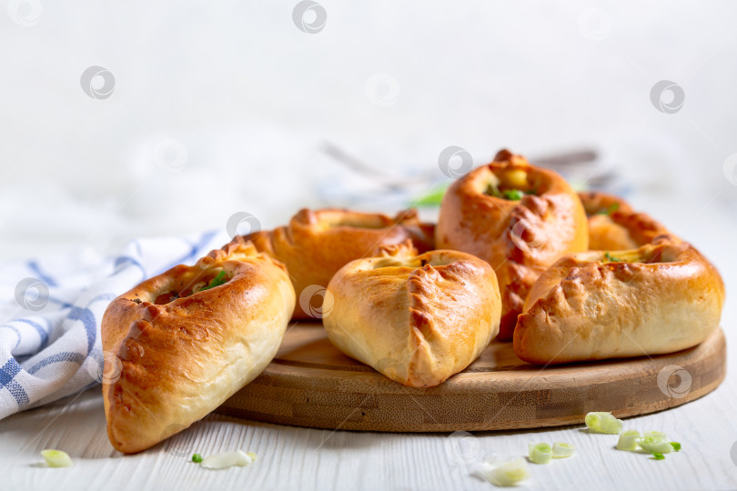 Скачать Открытые пирожки с начинкой (растегай). Русская кухня. фотосток Ozero