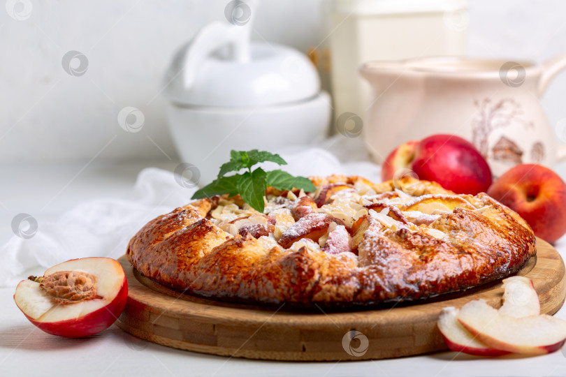 Скачать Домашняя деревенская галета с персиками. фотосток Ozero