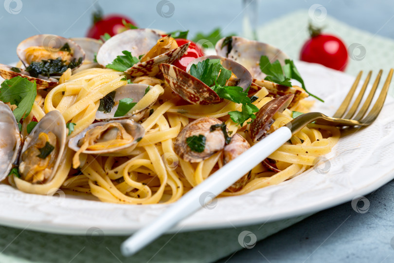Скачать Домашняя паста с морепродуктами крупным планом. фотосток Ozero
