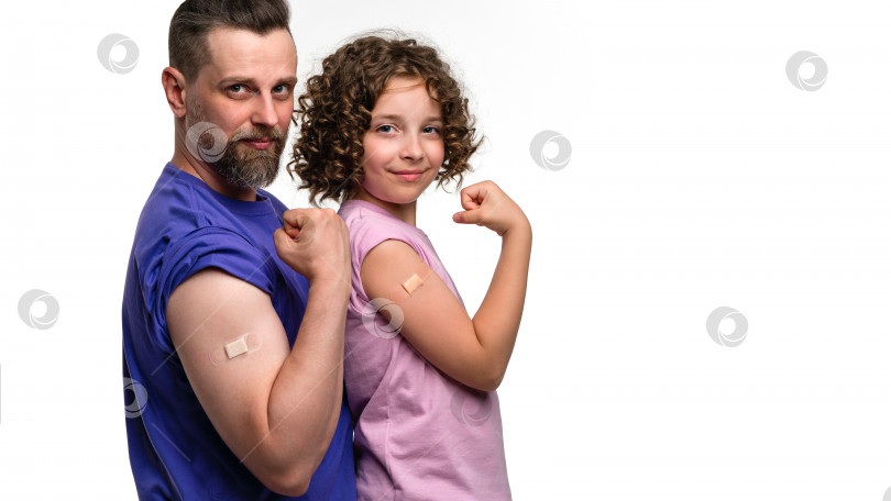 Скачать Семья после вакцинации фотосток Ozero