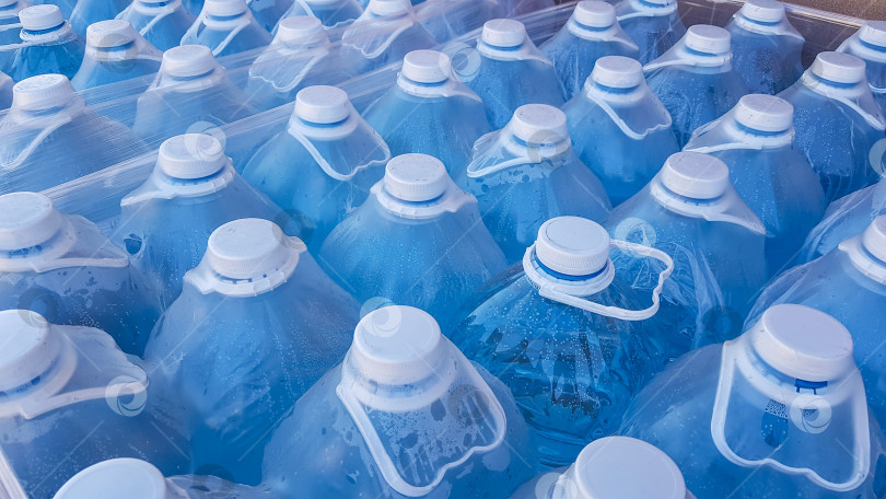 Скачать Новые пластиковые герметичные бутылки с прозрачной водой фотосток Ozero