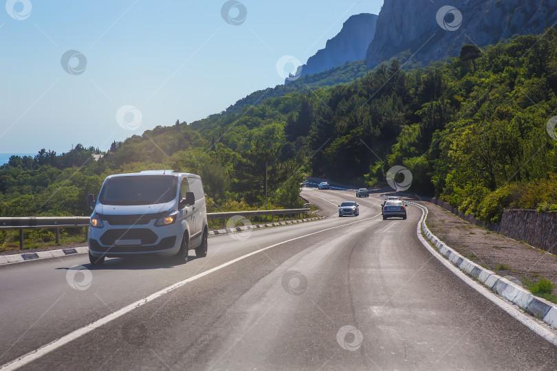 Скачать Машины движутся по шоссе фотосток Ozero