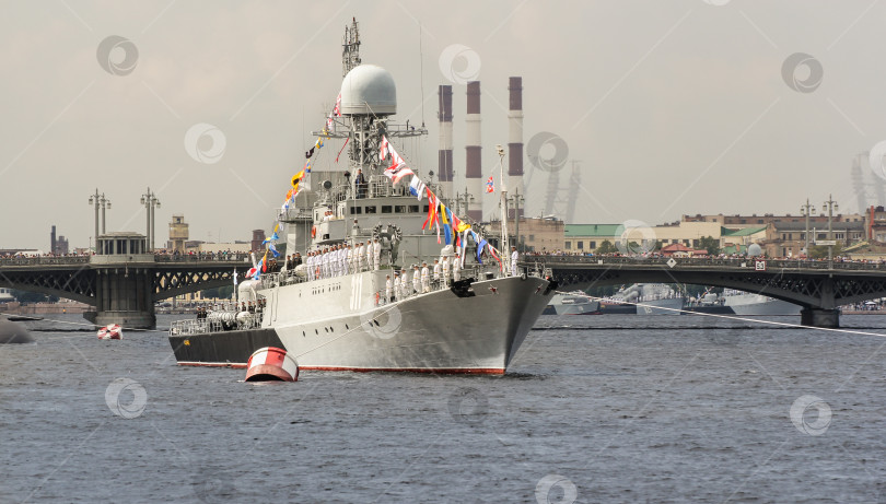 Скачать Военный корабль на борту с командой. фотосток Ozero