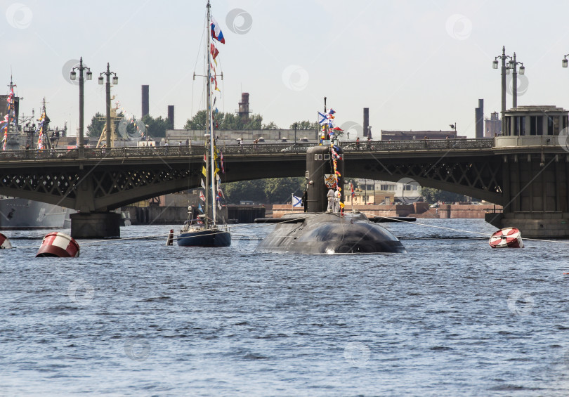 Скачать Подводная лодка на военном параде. фотосток Ozero