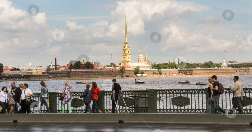 Скачать Дворцовый мост и Петропавловская крепость. фотосток Ozero