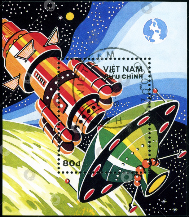 Скачать ВЬЕТНАМ - ОКОЛО 1988 года: На марке, напечатанной во Вьетнаме, изображен футуристический космический корабль, около 1988 года фотосток Ozero