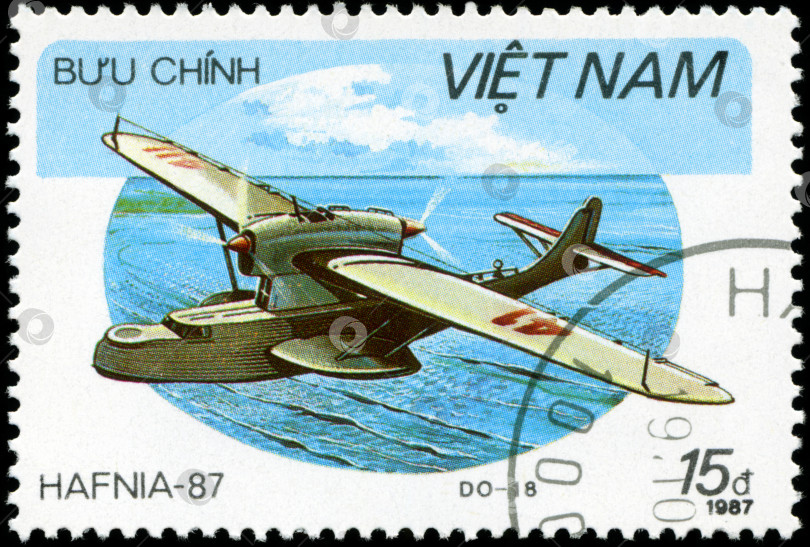Скачать ВЬЕТНАМ - ОКОЛО 1987 года: На штампе, напечатанном во Вьетнаме, изображен самолет-амфибия DO-18, около 1987 года фотосток Ozero