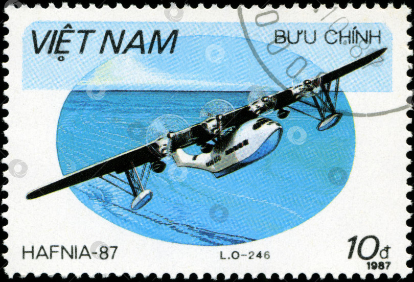 Скачать ВЬЕТНАМ - ОКОЛО 1987 года: На штампе, напечатанном во Вьетнаме, изображена амфибия L.O.-246, около 1987 года фотосток Ozero