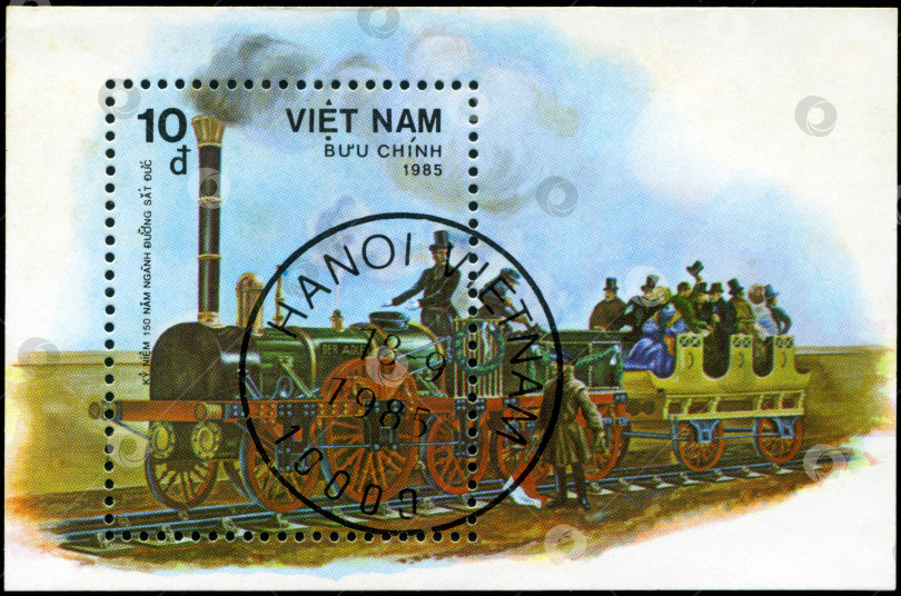 Скачать ВЬЕТНАМ - ОКОЛО 1985 года: На марке, напечатанной во Вьетнаме, изображен паровоз, около 1985 года фотосток Ozero