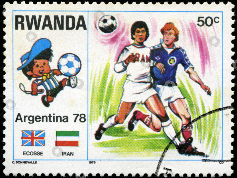 Скачать РУАНДА - ОКОЛО 1978 года: марка, напечатанная Руандой, изображает футбол, около 1978 года фотосток Ozero