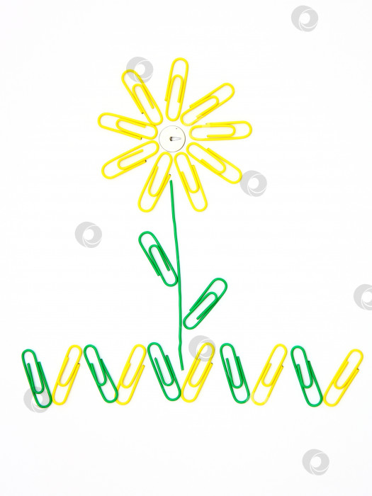 Скачать Цветок из скрепок фотосток Ozero