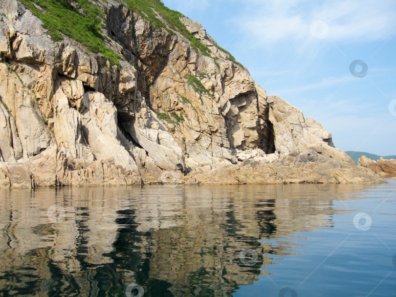 Скачать Скалы на берегу Японского моря фотосток Ozero