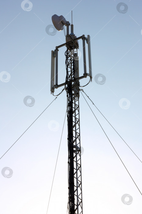 Скачать Воздушная мобильная связь на закате фотосток Ozero