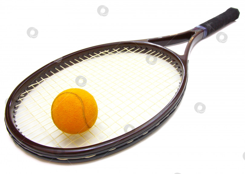 Скачать Теннисный мяч и ракетка на белом фоне фотосток Ozero