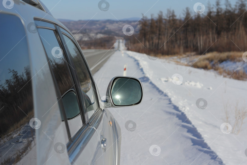 Скачать Автомобиль на зимней дороге. фотосток Ozero