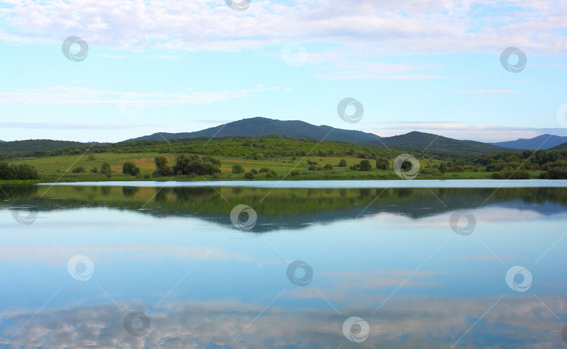 Скачать Горное озеро фотосток Ozero