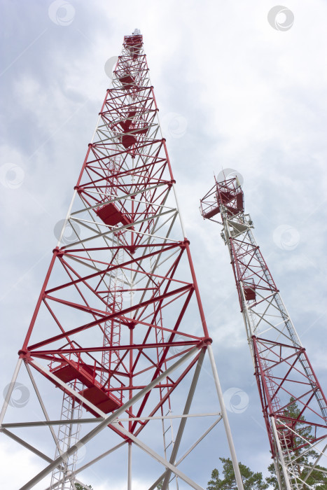 Скачать вышка связи для передачи телевизионных сигналов и сигналов мобильных телефонов фотосток Ozero