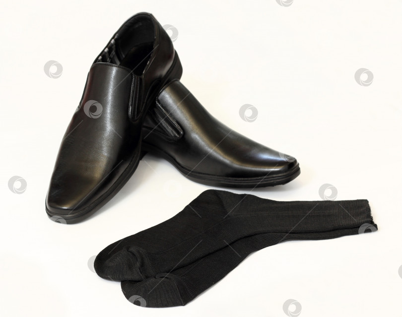 Скачать мужские черные ботинки и носки, выделенные на белом фоне фотосток Ozero