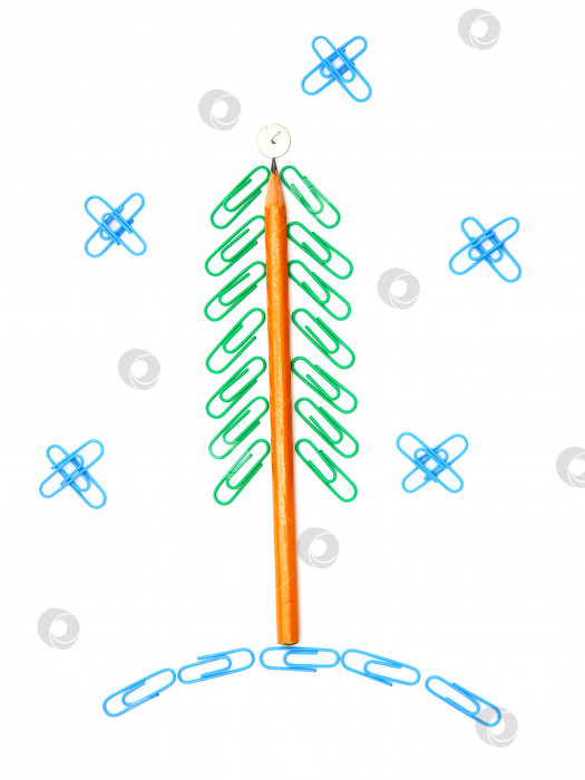 Скачать Рождественская елка из скрепок для бумаг фотосток Ozero