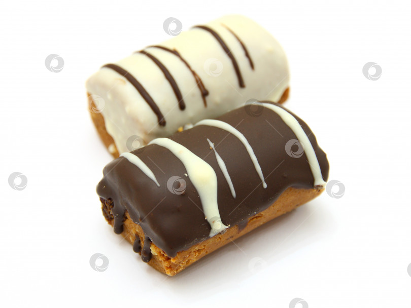 Скачать Круглый мини-шоколадный пирог с полосками сверху фотосток Ozero