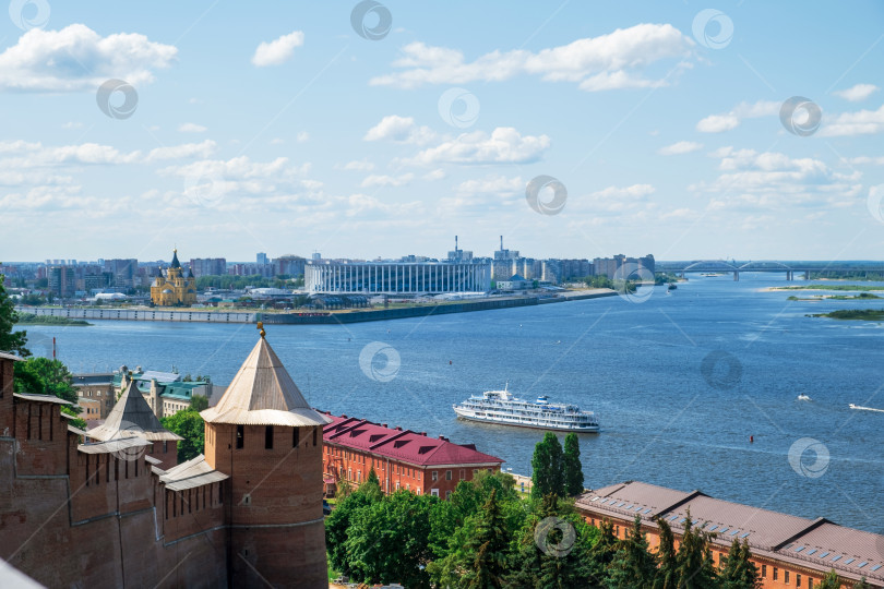 Скачать Слияние рек Волги и Оки с территории Нижегородского кремля. фотосток Ozero