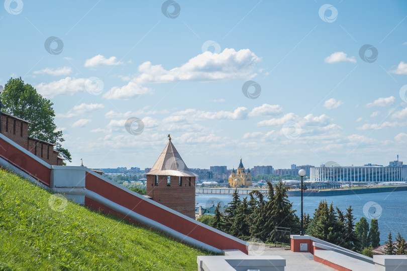 Скачать Вид на слияние рек Волги и Оки с территории Нижегородского кремля фотосток Ozero