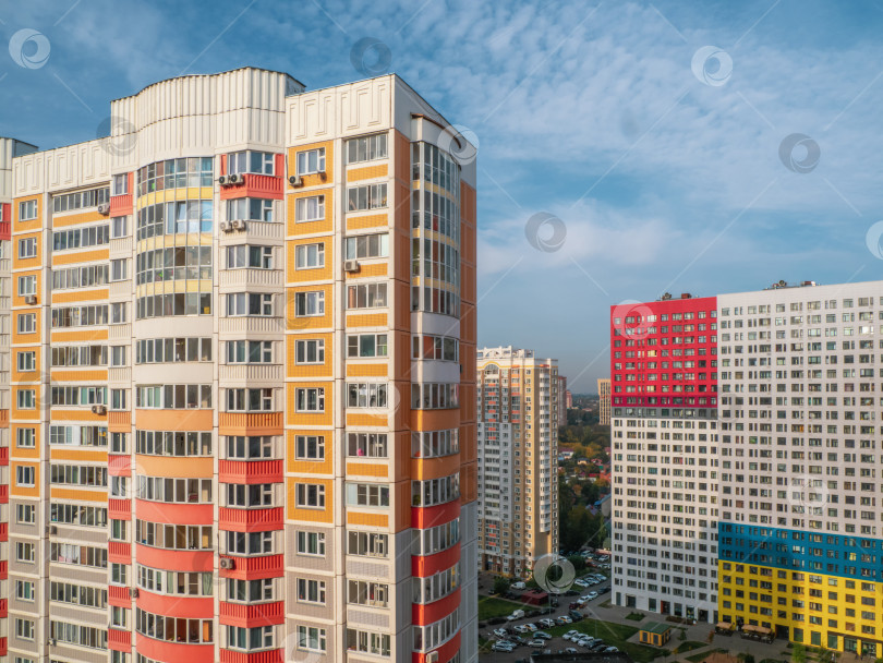 Скачать Современный жилой комплекс для семейного отдыха в Москве, вид с высоты птичьего полета. фотосток Ozero