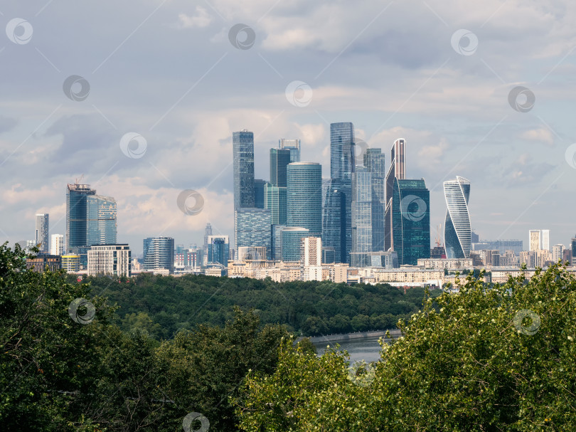 Скачать Воробьевы горы. Центральный район Москвы. Вид на Московский международный деловой центр фотосток Ozero