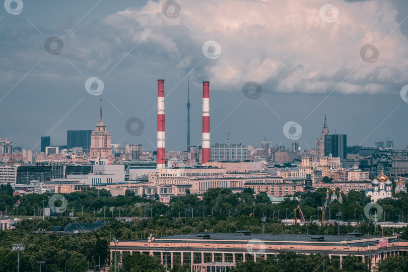 Скачать Вид на Москву с высоты птичьего полета. Центр Москвы. Крыша дома фотосток Ozero