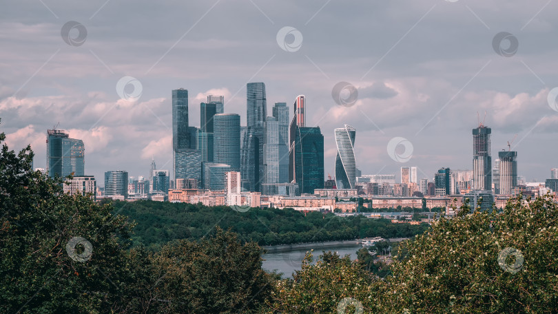 Скачать Панорамный вид на Московский международный деловой центр. Воробьевы горы. Центральный район Москвы фотосток Ozero