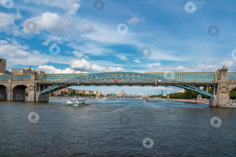 Скачать Пушкинский (Андреевский) мост в Москве. Навигация. 1 августа 2020 года фотосток Ozero