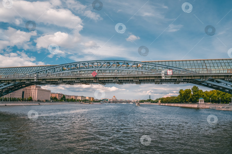 Скачать Москва-река, Андреевский мост. Арочный мост через Москву-реку фотосток Ozero