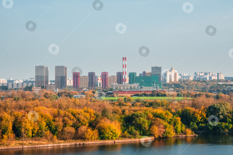 Скачать Жилой микрорайон в промышленном районе на окраине Москвы. фотосток Ozero