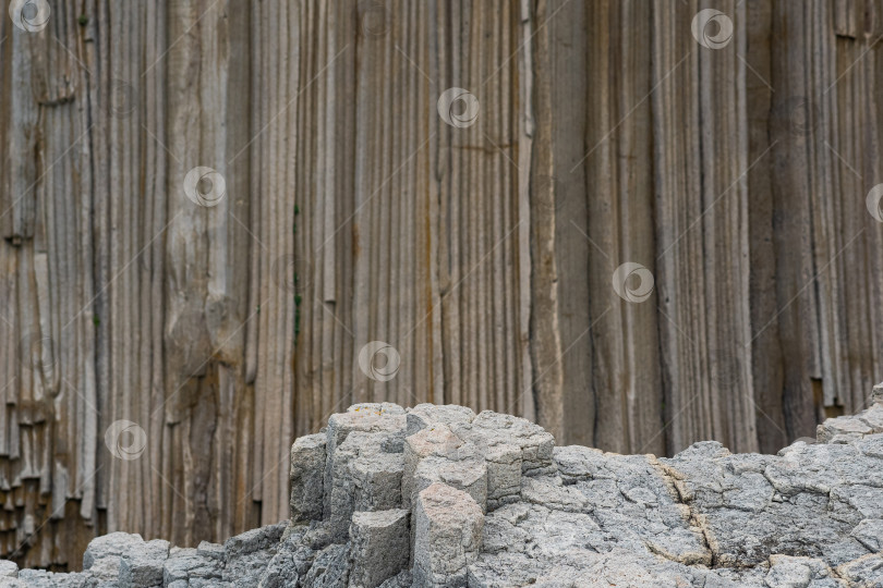 Скачать естественный фон, вулканический столбчатый сочлененный базальт фотосток Ozero