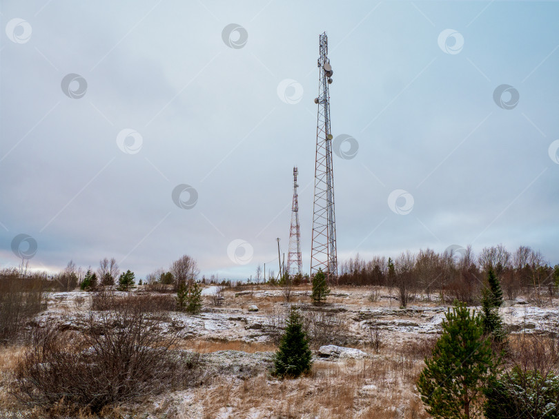 Скачать Вышки сотовой связи в тундре. фотосток Ozero