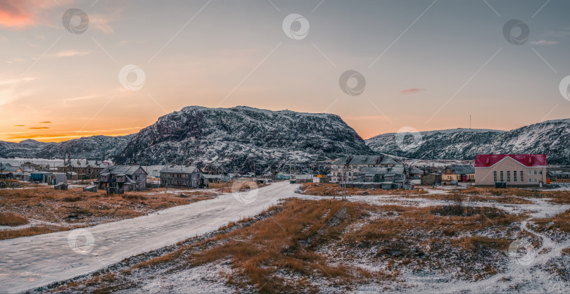 Скачать Аутентичная деревня Териберка на Севере России. Панорамный вид. фотосток Ozero